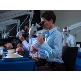 OPMI Pico techno - микроскоп с настольным креплением для зуботехнических лабораторий и учебных классов