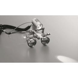 EyeMag Light II - мощный LED-осветитель с максимальной интенсивностью освещения 50000 люкс для высокой детализации