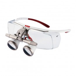 Evo - бинокулярные лупы системы Flip-up, рабочее расстояние 300-500 мм, увеличение 2.5x